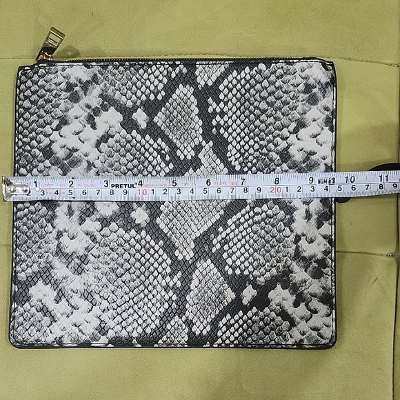 Aldo Black and Gold Hexagon Pattern Clutch - Picture 6 of 7